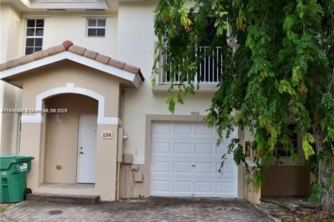 Townhouse in Homestead, Florida 3 bedrooms, 153.94 sq.m. № 1822069 - photo 1