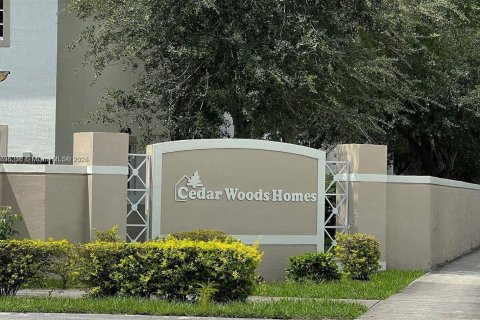 Townhouse in Homestead, Florida 3 bedrooms, 153.94 sq.m. № 1822069 - photo 16