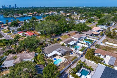 House in Saint Petersburg, Florida 3 bedrooms, 221.2 sq.m. № 1654631 - photo 25