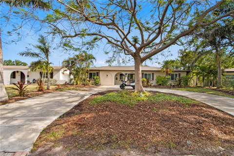 House in Saint Petersburg, Florida 3 bedrooms, 221.2 sq.m. № 1654631 - photo 2