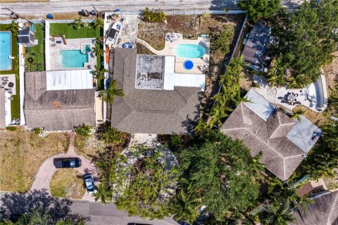 House in Saint Petersburg, Florida 3 bedrooms, 221.2 sq.m. № 1654631 - photo 7