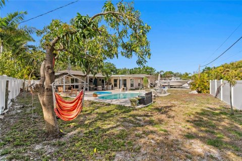 House in Saint Petersburg, Florida 3 bedrooms, 221.2 sq.m. № 1654631 - photo 14
