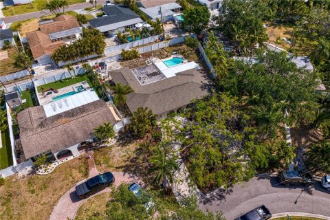 House in Saint Petersburg, Florida 3 bedrooms, 221.2 sq.m. № 1654631 - photo 19