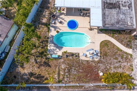 House in Saint Petersburg, Florida 3 bedrooms, 221.2 sq.m. № 1654631 - photo 9