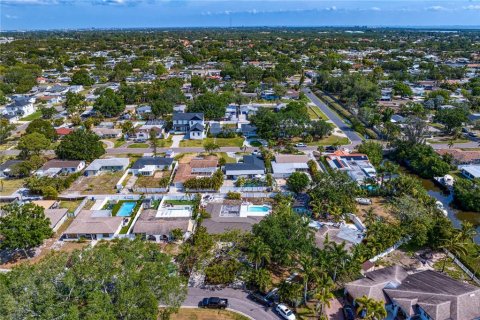 House in Saint Petersburg, Florida 3 bedrooms, 221.2 sq.m. № 1654631 - photo 29
