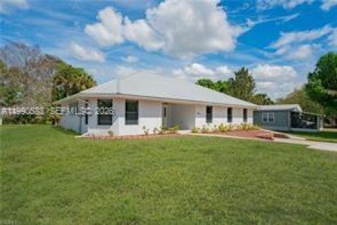 Casa en venta en Moore Haven, Florida, 4 dormitorios № 2057915 - foto 2