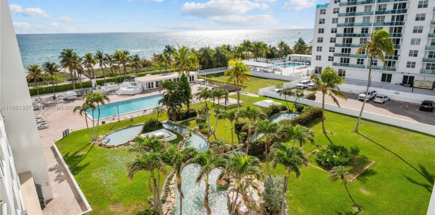 Condominio en Miami Beach, Florida, 2 dormitorios  № 1889388