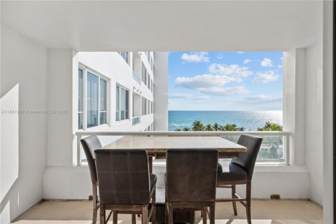Condominio en venta en Miami Beach, Florida, 2 dormitorios, 101.91 m2 № 1889388 - foto 4