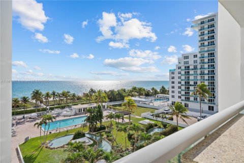 Condominio en venta en Miami Beach, Florida, 2 dormitorios, 101.91 m2 № 1889388 - foto 2
