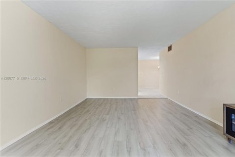 Copropriété à louer à Plantation, Floride: 1 chambre, 89.19 m2 № 2363841 - photo 13
