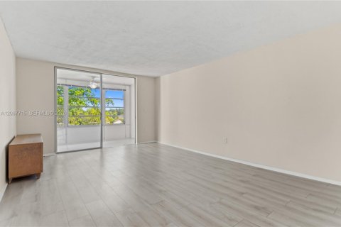 Copropriété à louer à Plantation, Floride: 1 chambre, 89.19 m2 № 2363841 - photo 11