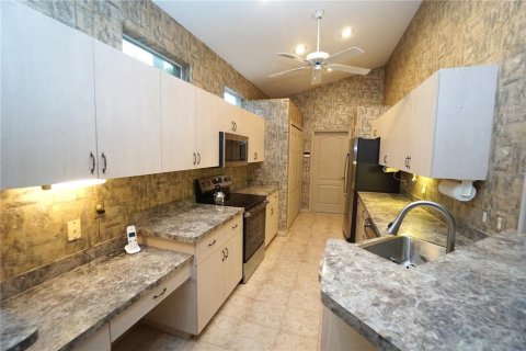 Villa ou maison à vendre à Punta Gorda, Floride: 2 chambres, 162.86 m2 № 2422675 - photo 13