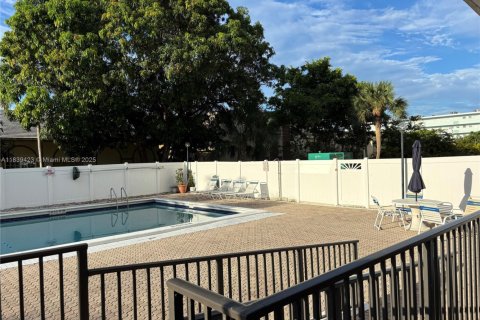 Apartment in Hallandale Beach, Florida 3 bedrooms, 172.8 sq.m. № 1832238 - photo 19