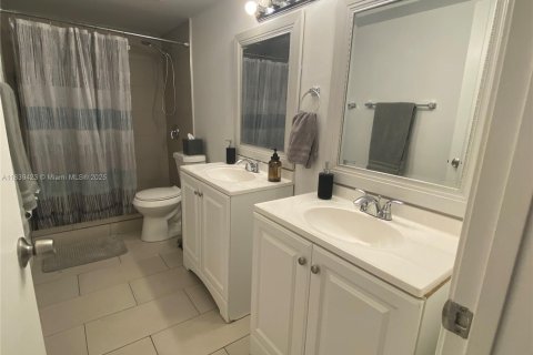 Apartment in Hallandale Beach, Florida 3 bedrooms, 172.8 sq.m. № 1832238 - photo 2