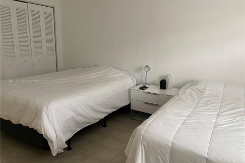 Apartment in Hallandale Beach, Florida 3 bedrooms, 172.8 sq.m. № 1832238 - photo 5