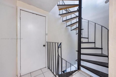 Touwnhouse à vendre à Hialeah, Floride: 3 chambres, 130.99 m2 № 2409354 - photo 23