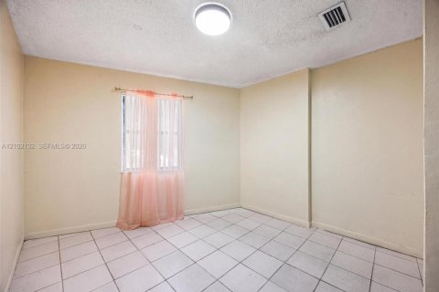 Touwnhouse à vendre à Hialeah, Floride: 3 chambres, 130.99 m2 № 2409354 - photo 15