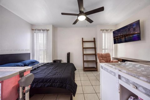 Touwnhouse à vendre à Hialeah, Floride: 3 chambres, 130.99 m2 № 2409354 - photo 24
