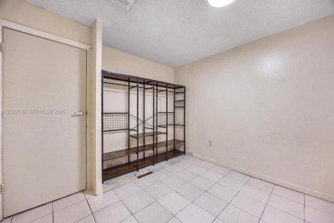 Touwnhouse à vendre à Hialeah, Floride: 3 chambres, 130.99 m2 № 2409354 - photo 14