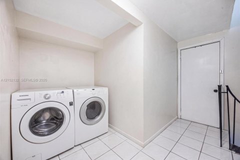 Touwnhouse à vendre à Hialeah, Floride: 3 chambres, 130.99 m2 № 2409354 - photo 13