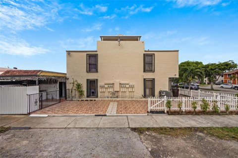 Touwnhouse à vendre à Hialeah, Floride: 3 chambres, 130.99 m2 № 2409354 - photo 3