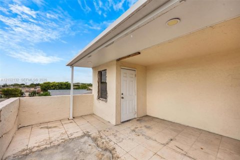 Touwnhouse à vendre à Hialeah, Floride: 3 chambres, 130.99 m2 № 2409354 - photo 28