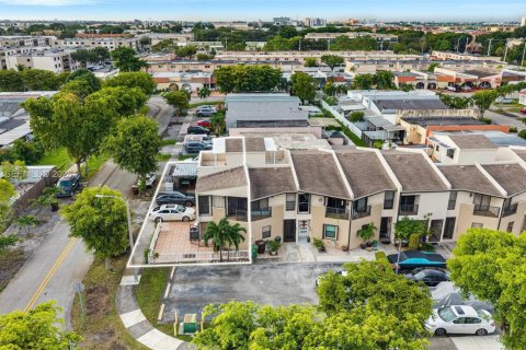 Touwnhouse à vendre à Hialeah, Floride: 3 chambres, 130.99 m2 № 2409354 - photo 29