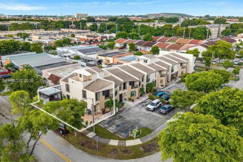 Touwnhouse à vendre à Hialeah, Floride: 3 chambres, 130.99 m2 № 2409354 - photo 30