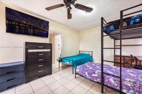 Touwnhouse à vendre à Hialeah, Floride: 3 chambres, 130.99 m2 № 2409354 - photo 21