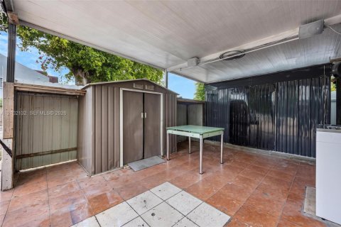 Touwnhouse à vendre à Hialeah, Floride: 3 chambres, 130.99 m2 № 2409354 - photo 7