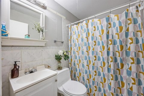 Touwnhouse à vendre à Hialeah, Floride: 3 chambres, 130.99 m2 № 2409354 - photo 10