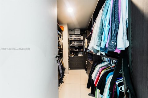 Condo in Miami, Florida, 4 bedrooms  № 1865653 - photo 14