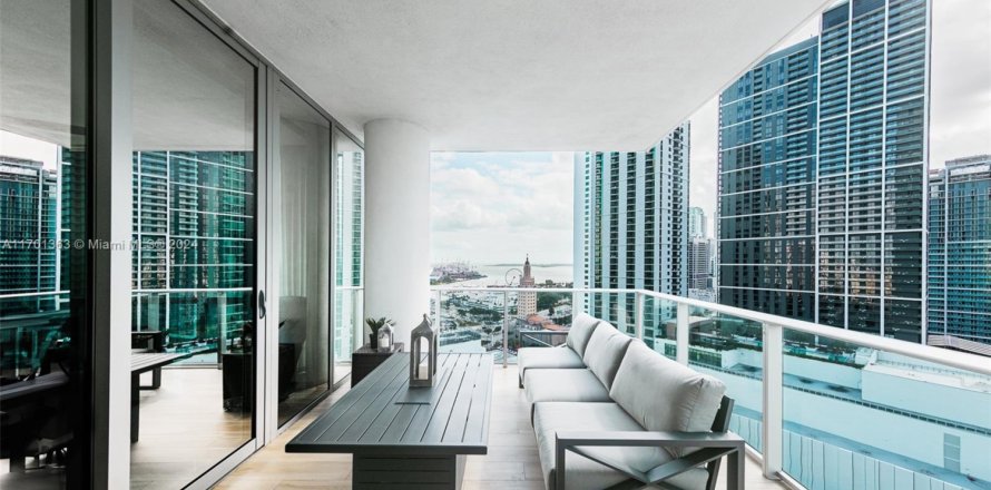 Condo in Miami, Florida, 4 bedrooms  № 1865653