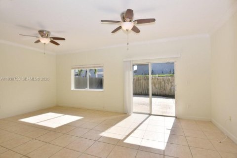 Villa ou maison à louer à Miami, Floride: 3 chambres, 154.96 m2 № 1996691 - photo 8