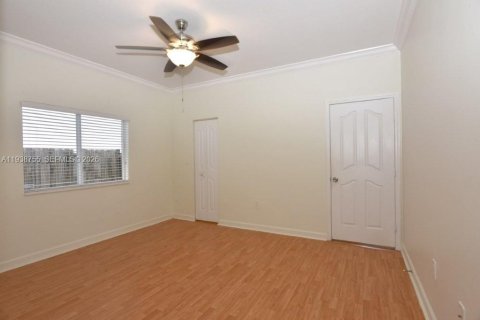 Villa ou maison à louer à Miami, Floride: 3 chambres, 154.96 m2 № 1996691 - photo 5