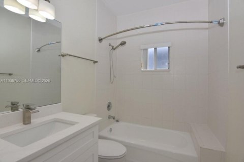 Villa ou maison à louer à Miami, Floride: 3 chambres, 154.96 m2 № 1996691 - photo 4