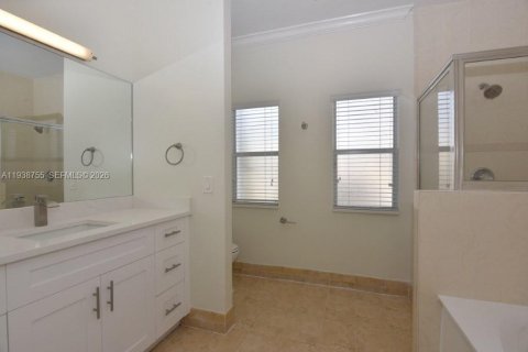 Villa ou maison à louer à Miami, Floride: 3 chambres, 154.96 m2 № 1996691 - photo 3