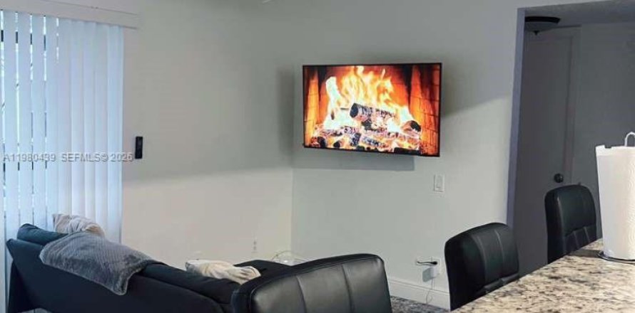 Кондоминиум с 3 спальнями в Тамарак, Флорида № 2044274