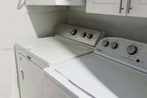 Купить кондоминиум в Тамарак, Флорида 3 спальни, 108.42м2, № 2044274 - фото 7