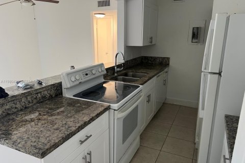 Купить кондоминиум в Тамарак, Флорида 3 спальни, 108.42м2, № 2044274 - фото 3