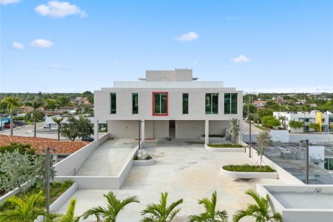 Propiedad comercial en venta en Miami, Florida № 2031246 - foto 10