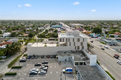 Propiedad comercial en venta en Miami, Florida № 2031246 - foto 2