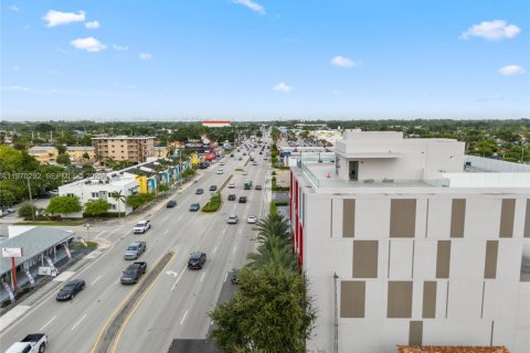 Propiedad comercial en venta en Miami, Florida № 2031246 - foto 16