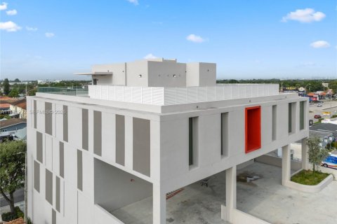 Propiedad comercial en venta en Miami, Florida № 2031246 - foto 13