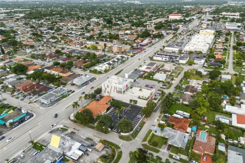 Propiedad comercial en venta en Miami, Florida № 2031246 - foto 17