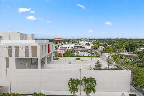 Propiedad comercial en venta en Miami, Florida № 2031246 - foto 14