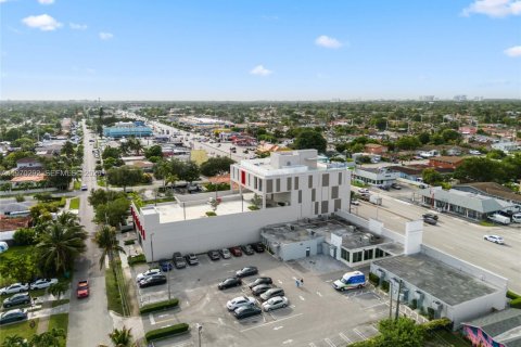 Propiedad comercial en venta en Miami, Florida № 2031246 - foto 5