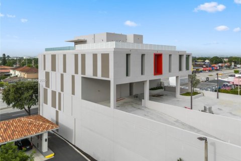 Propiedad comercial en venta en Miami, Florida № 2031246 - foto 12