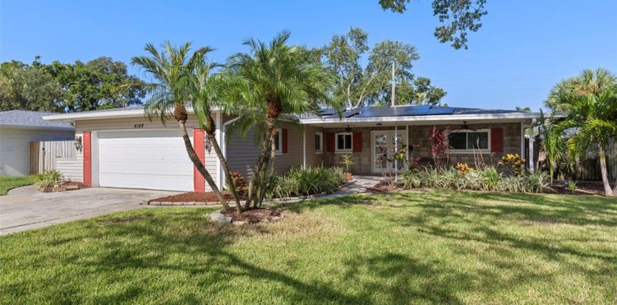 Villa ou maison à Saint Petersburg, Floride 4 chambres, 162.76 m2 № 1875980