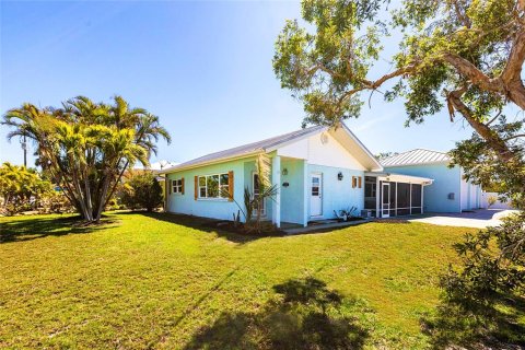 Villa ou maison à vendre à Holmes Beach, Floride: 3 chambres, 147.06 m2 № 1723077 - photo 1